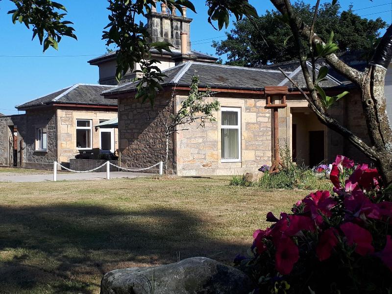 Darwin Cottage Self Catering In Elgin image