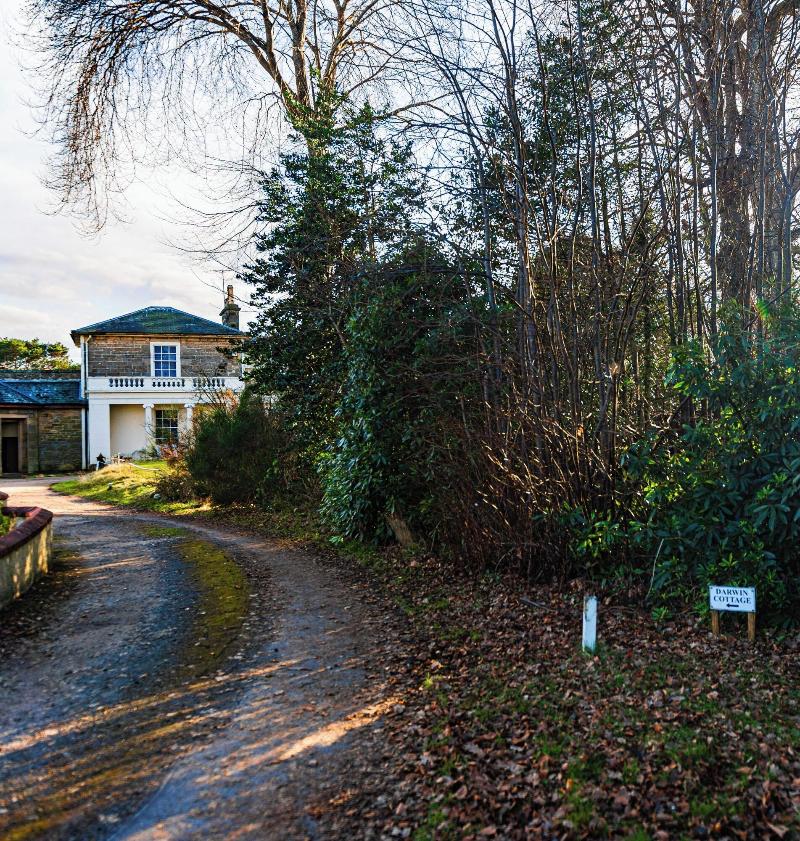 Darwin Cottage Self Catering In Elgin image