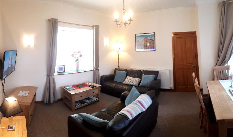 Darwin Cottage Self Catering In Elgin image