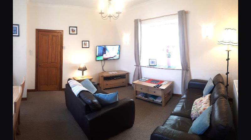 Darwin Cottage Self Catering In Elgin image