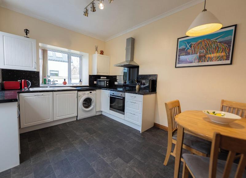 Darwin Cottage Self Catering In Elgin image