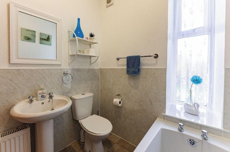 Darwin Cottage Self Catering In Elgin image
