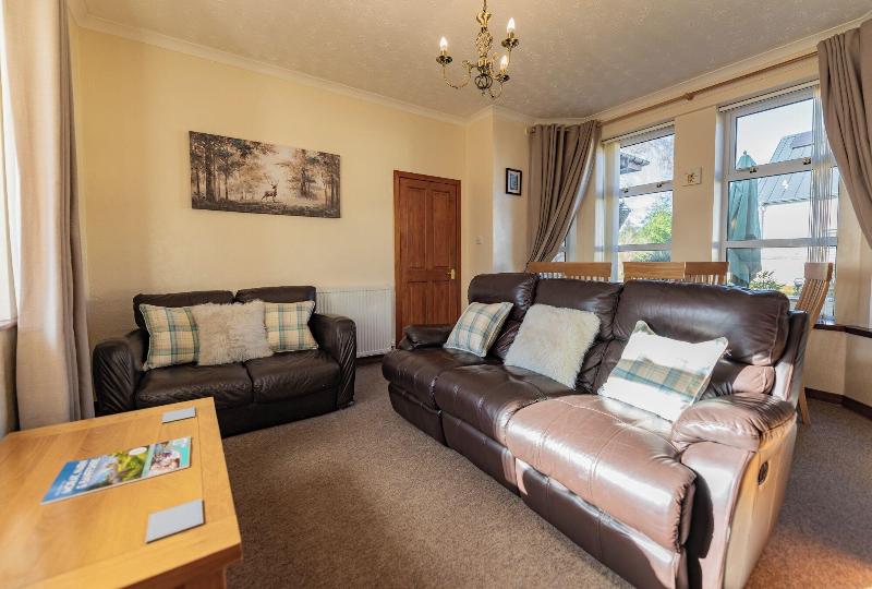 Darwin Cottage Self Catering In Elgin image