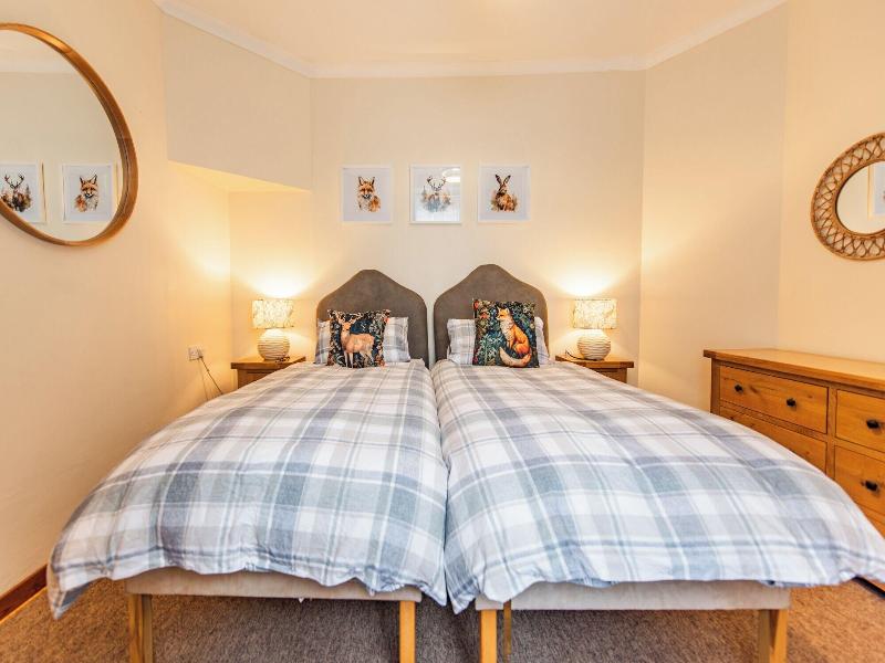 Darwin Cottage Self Catering In Elgin image