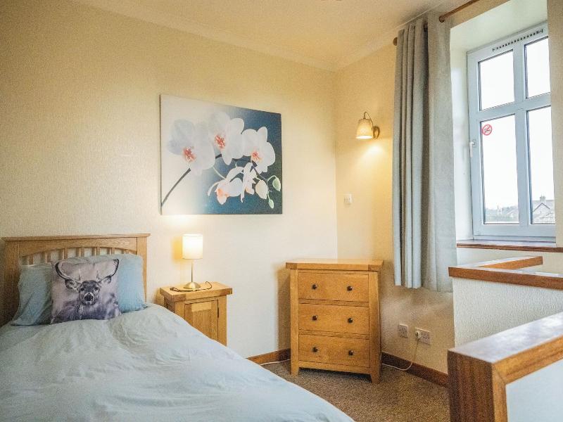 Darwin Cottage Self Catering In Elgin image