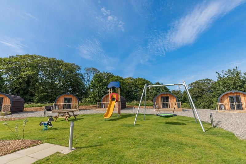 Weedingshall Lodges image