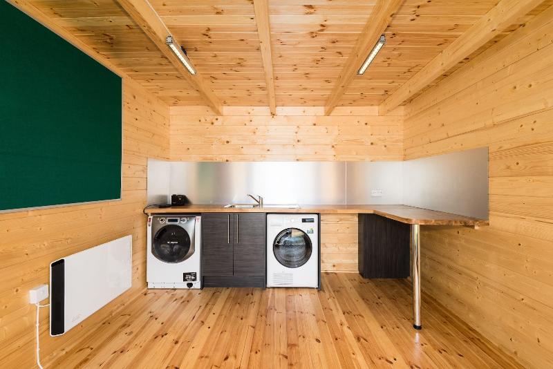 Weedingshall Lodges image