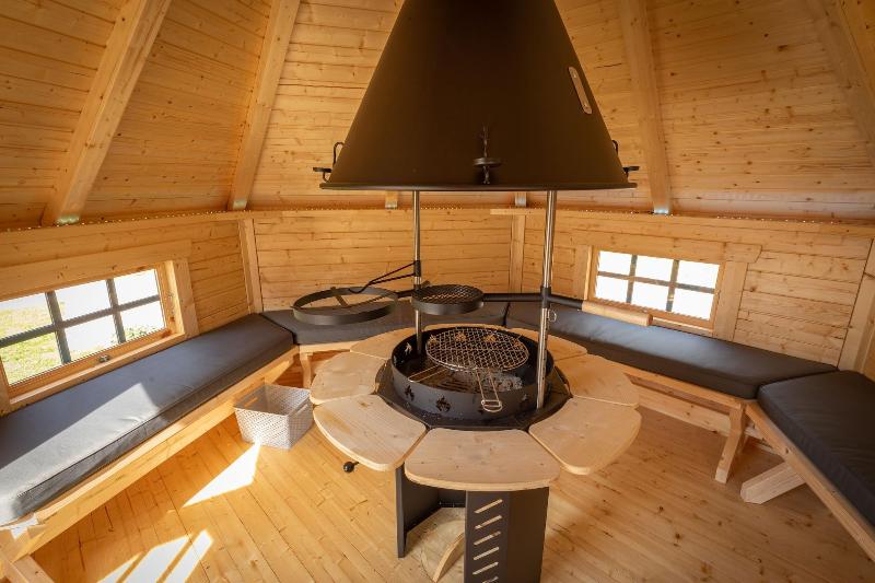 Weedingshall Lodges image