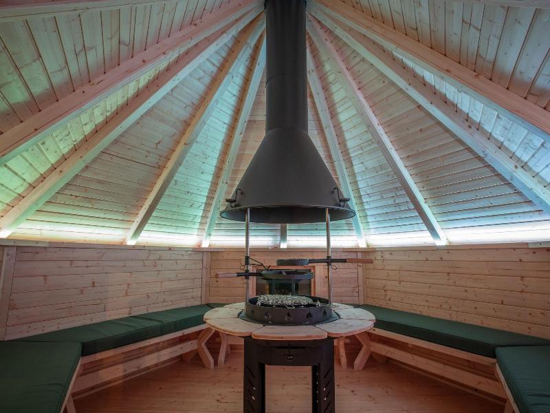 Weedingshall Lodges image