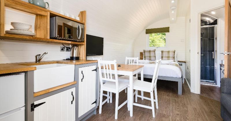 Weedingshall Lodges image