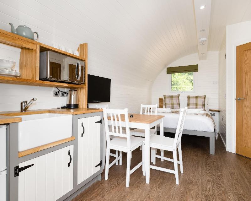 Weedingshall Lodges image
