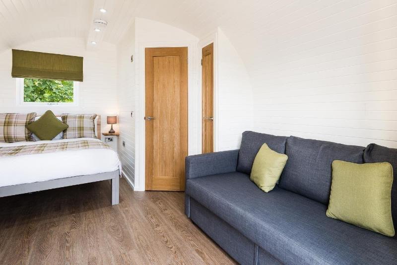 Weedingshall Lodges image