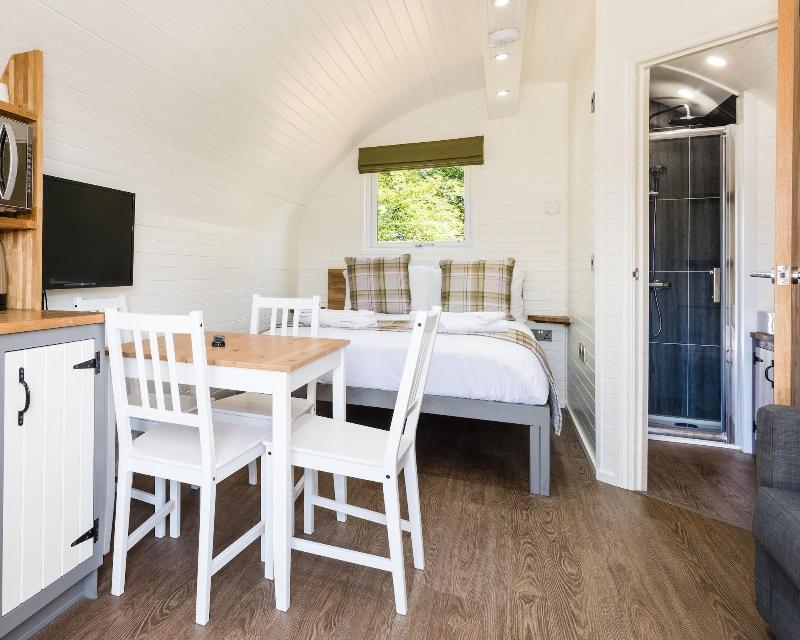 Weedingshall Lodges image