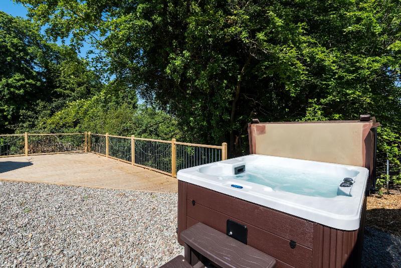 Weedingshall Lodges image