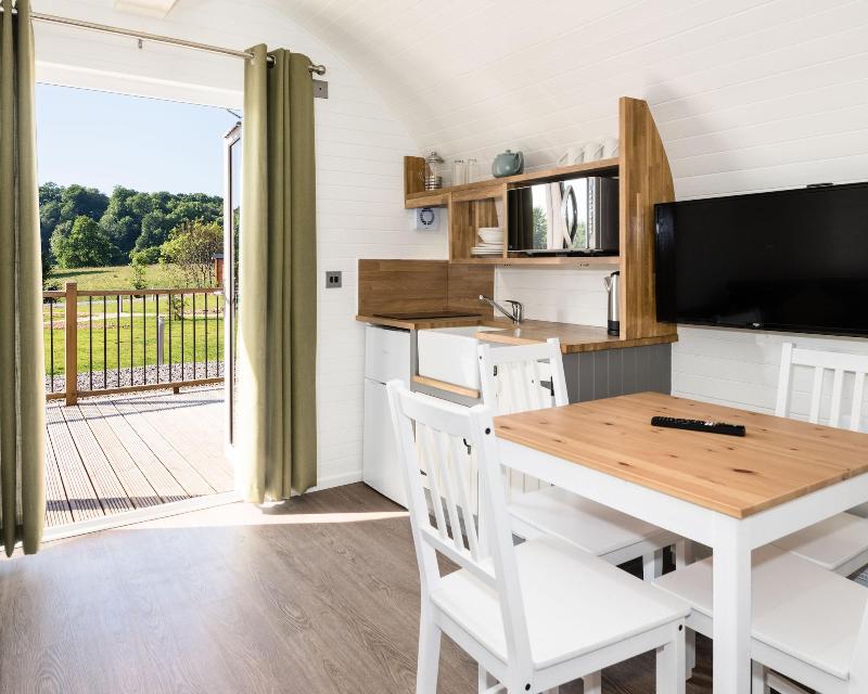 Weedingshall Lodges image