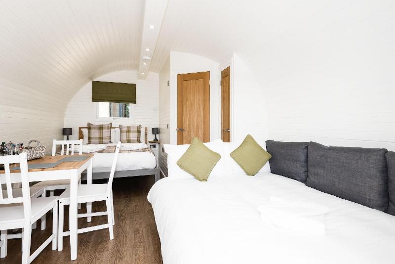 Weedingshall Lodges image
