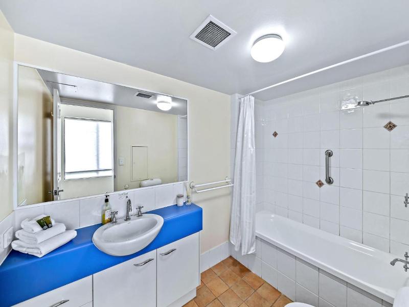 Belaire Place Motel Apartments image