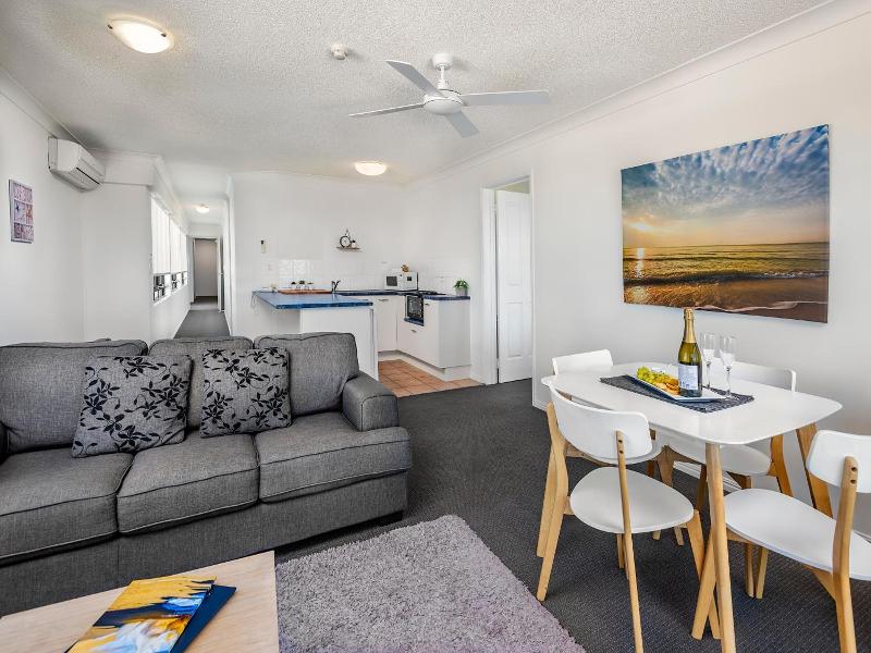 Belaire Place Motel Apartments image