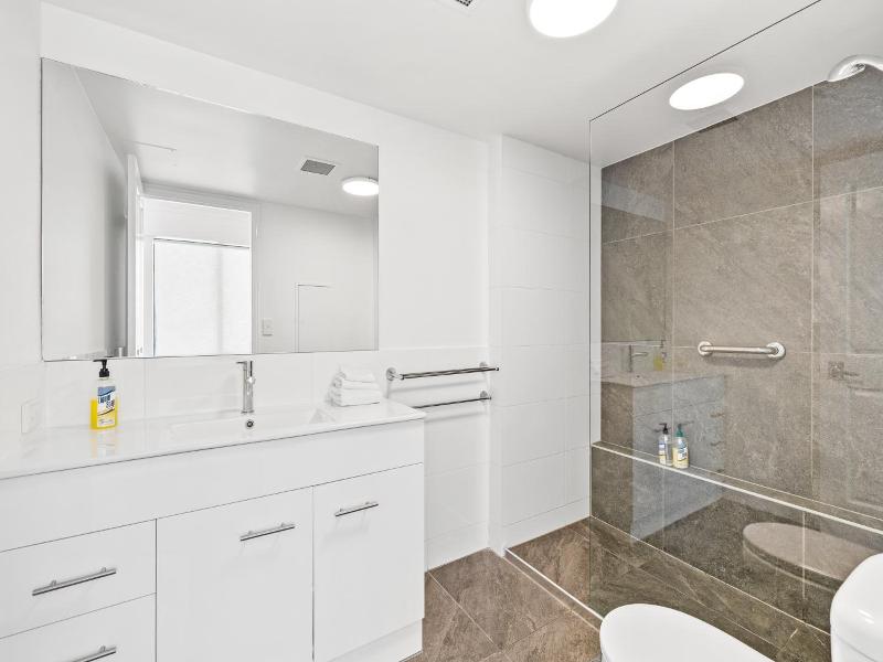 Belaire Place Motel Apartments image