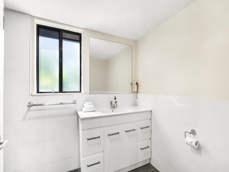 Belaire Place Motel Apartments image