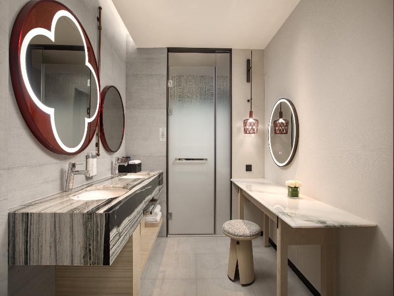 Hualuxe Sanya Yalong Bay Resort image