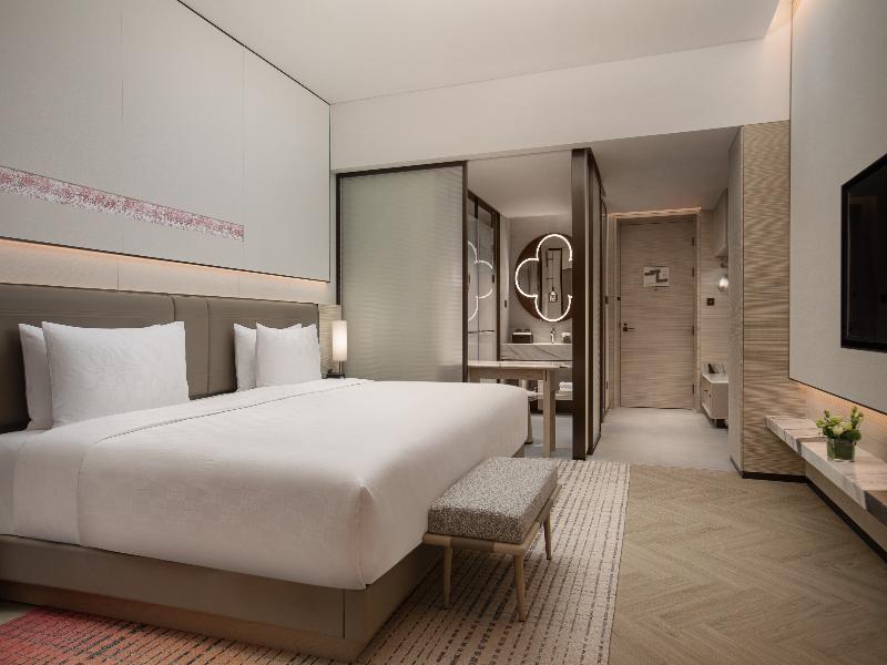 Hualuxe Sanya Yalong Bay Resort image