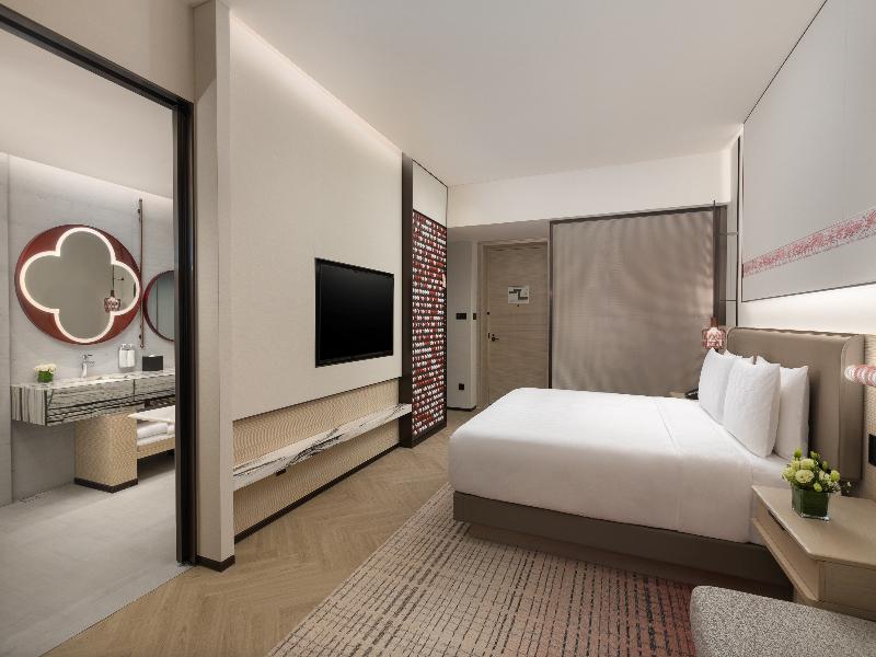 Hualuxe Sanya Yalong Bay Resort image