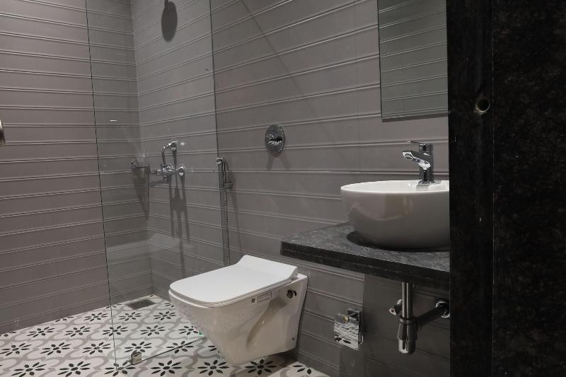 Staybird - Fortune House Business Hotel image