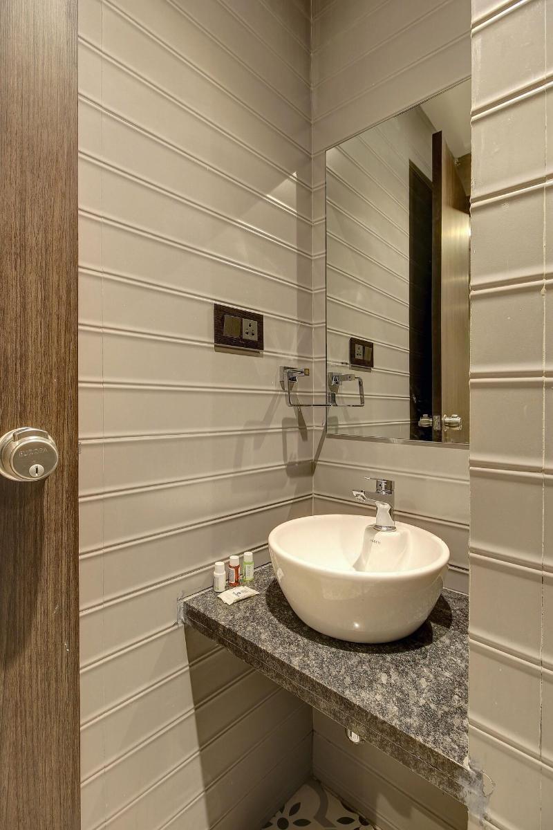 Staybird - Fortune House Business Hotel image