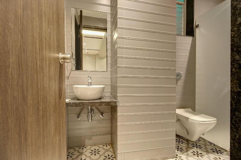 Staybird - Fortune House Business Hotel image