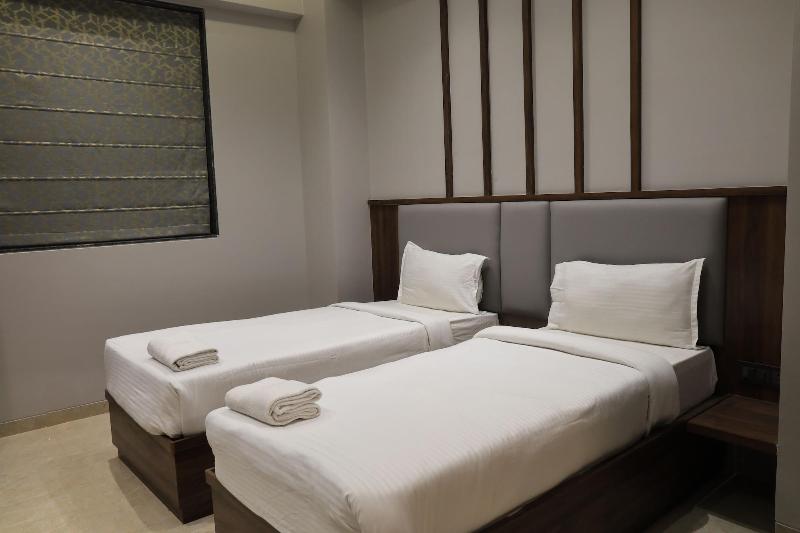 Staybird - Fortune House Business Hotel image