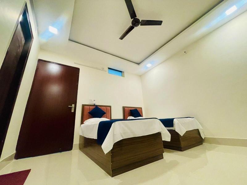 Hotel The Heights image