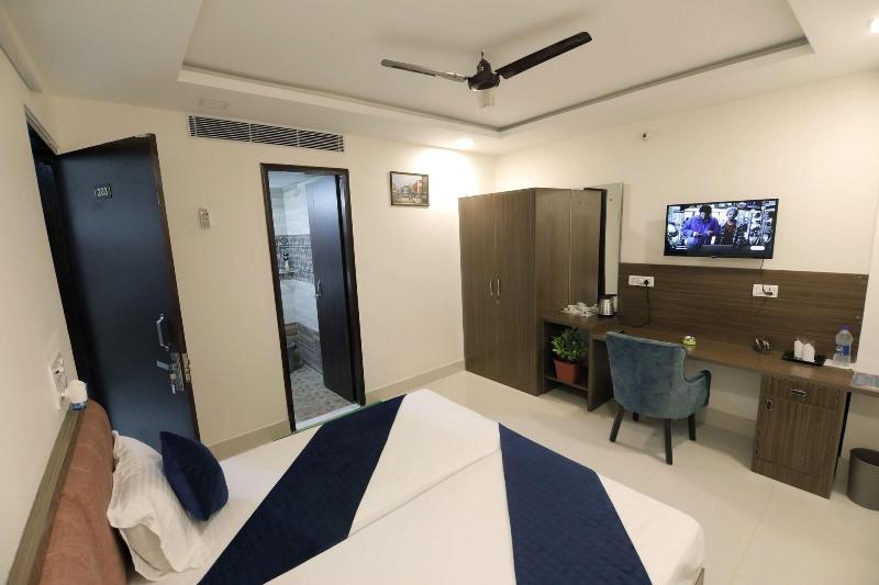 Hotel The Heights image