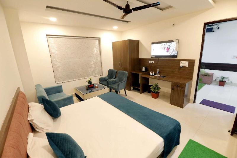 Hotel The Heights image