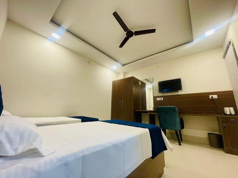 Hotel The Heights image