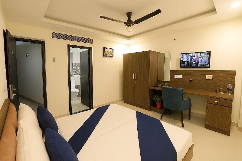 Hotel The Heights image