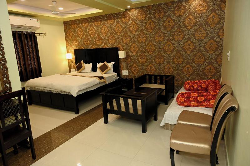 Om Heritage Hotel image