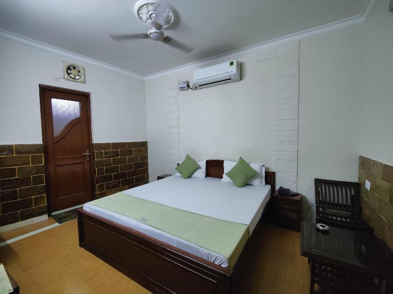 Harish Guest House -railway Station Road image