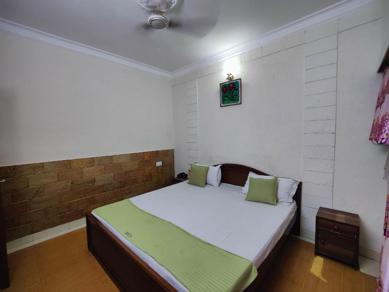 Harish Guest House -railway Station Road image