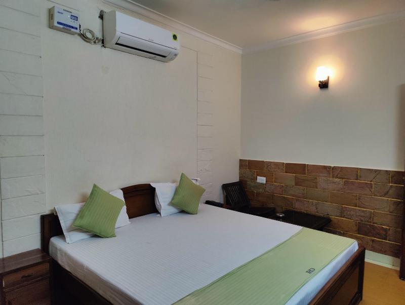 Harish Guest House -railway Station Road image