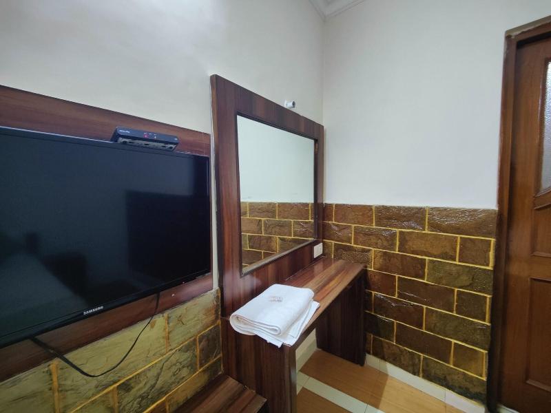 Harish Guest House -railway Station Road image