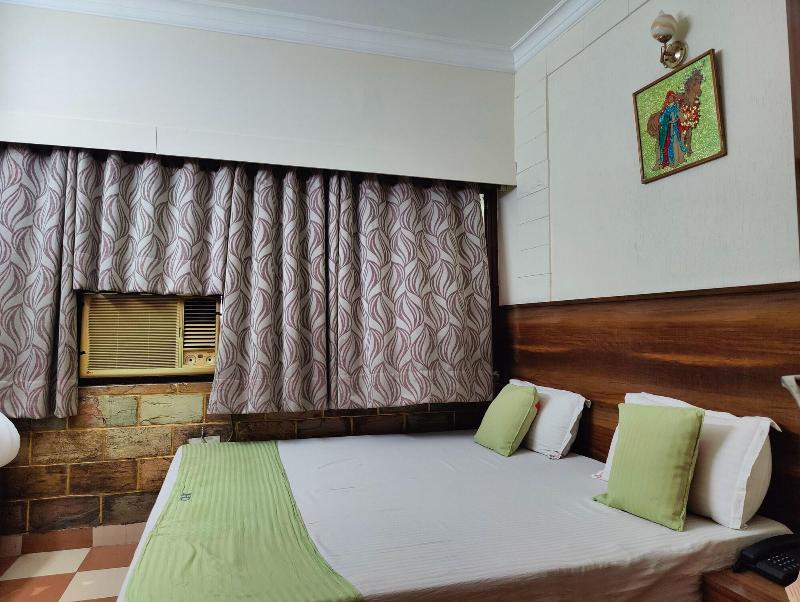 Harish Guest House -railway Station Road image