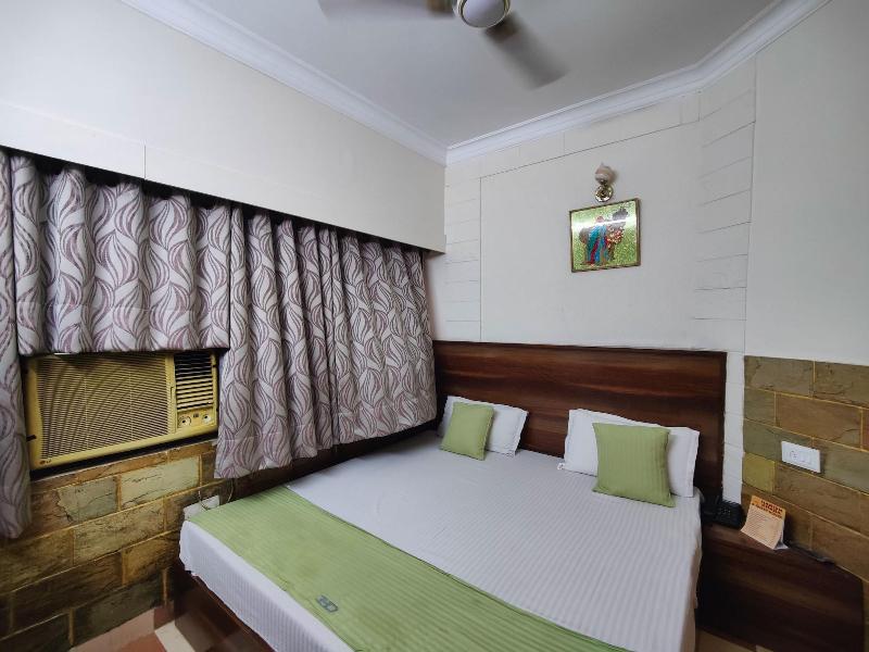 Harish Guest House -railway Station Road image