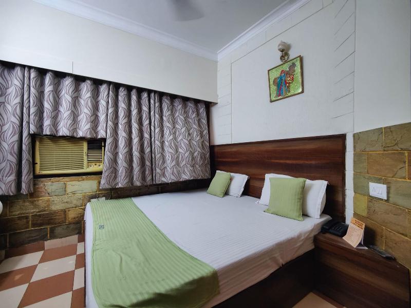 Harish Guest House -railway Station Road image