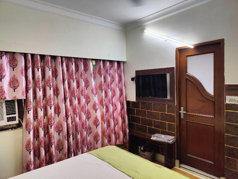 Harish Guest House -railway Station Road image