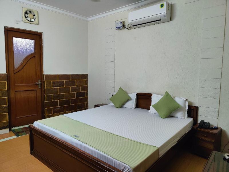 Harish Guest House -railway Station Road image
