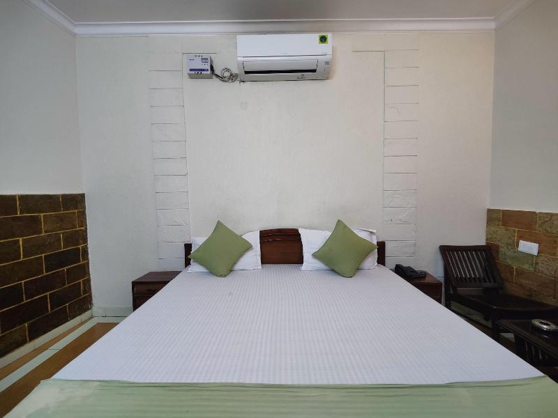 Harish Guest House -railway Station Road image