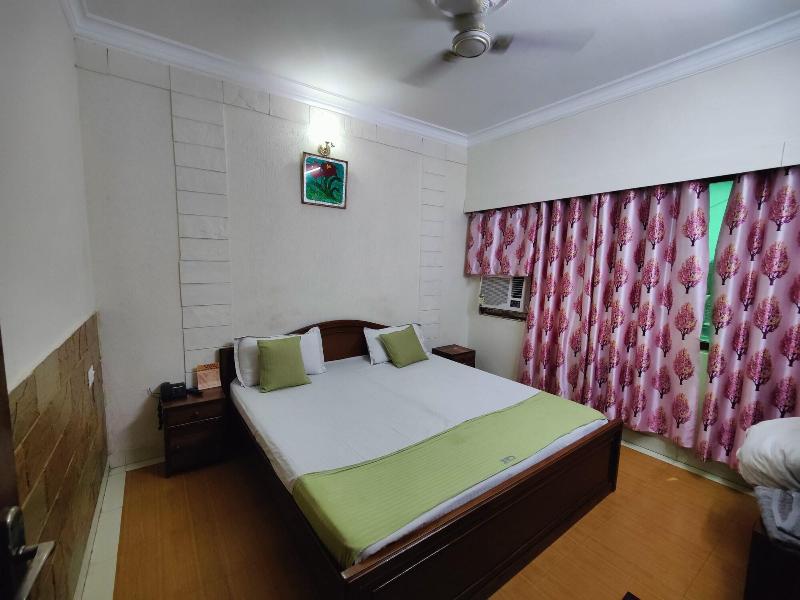 Harish Guest House -railway Station Road image