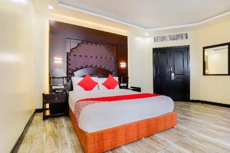Shh Hotel image