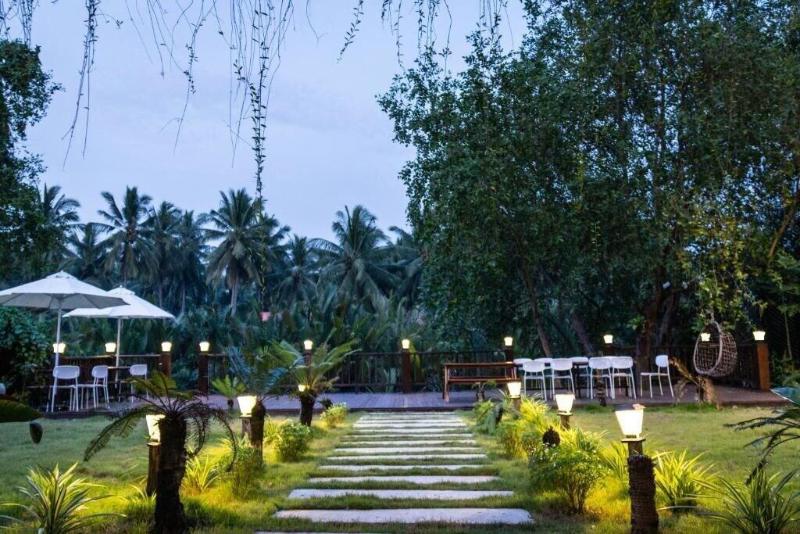 Kampot Tropical Village image